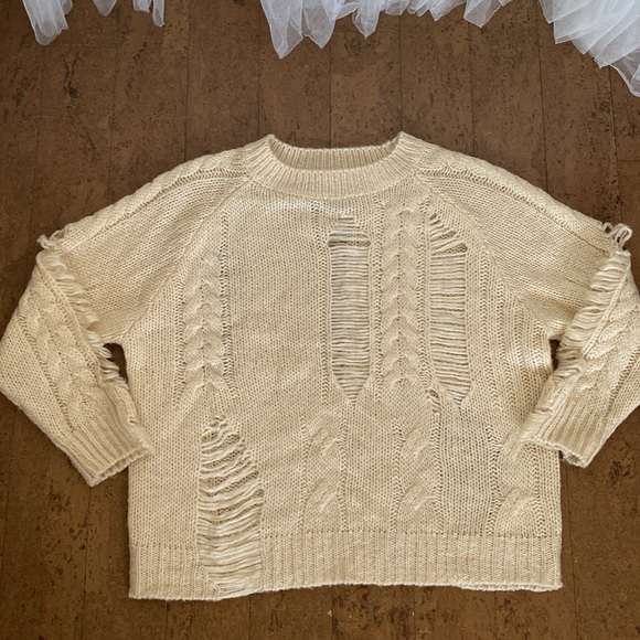 PrettyLittleThing distressed cable knit round neckline sweater! Size S - Picture 16 of 17